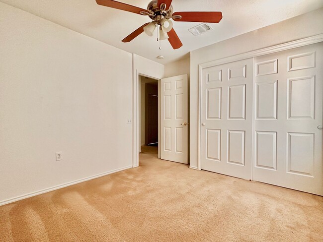 Building Photo - Spacious 3x2.5 South Austin Home