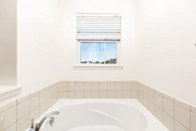Building Photo - Spacious End Unit-Townhome in Hockessin’s ...