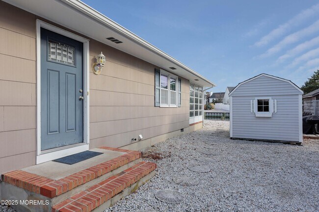 Building Photo - 41 Longpoint Dr