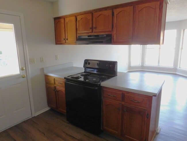 Building Photo - 5840 Waverly Dr