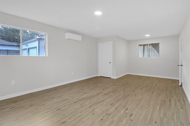 Building Photo - 2509 Bayou Ave