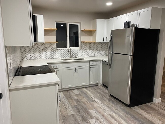 Building Photo - Remodeled 2 Bedroom 1 Bathroom House **Available NOW**