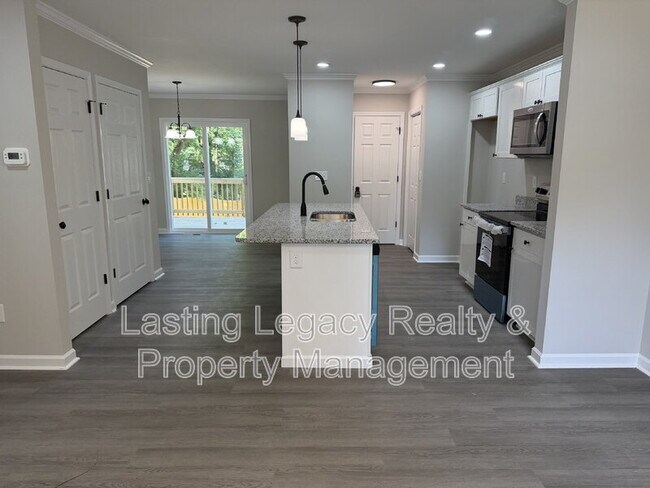Building Photo - 2036 Harrison Ave