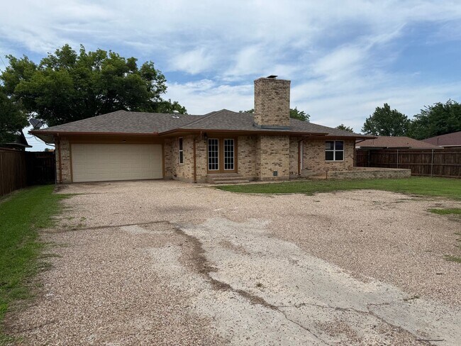 Building Photo - TEXAS SIZED WHITESBORO HOME FOR LEASE! 4 BEDROOMS-LOTS OF SPACE! HURRY!