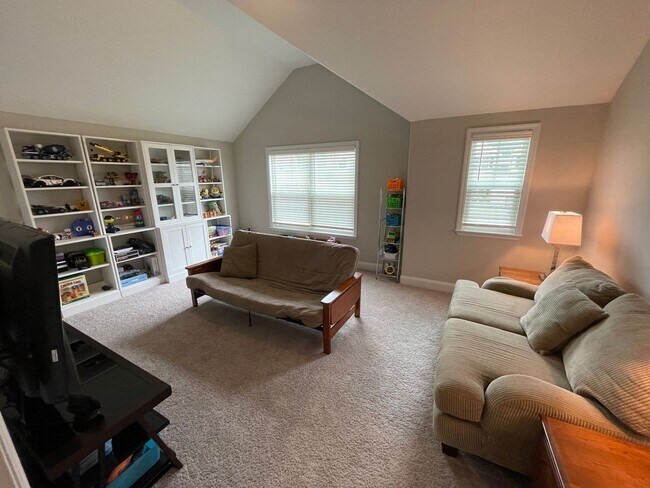 Building Photo - 819 Lost Grv Trl