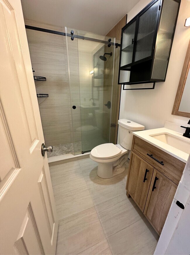 Building Photo - 557 Bramhall Ave