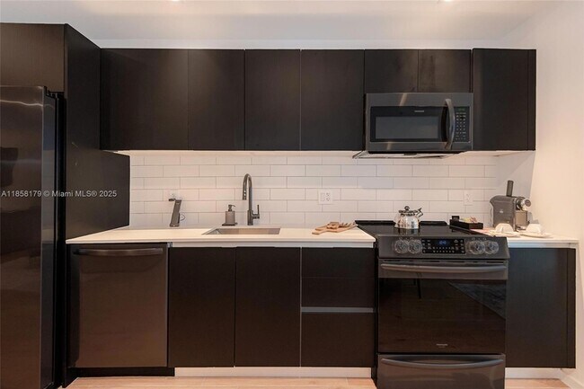 Building Photo - 398 NE 5th St