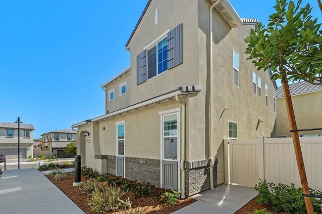 Building Photo - New Community - Temecula - New House Corne...