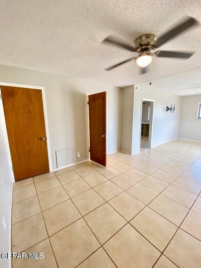 Building Photo - 3213 El Morro Rd