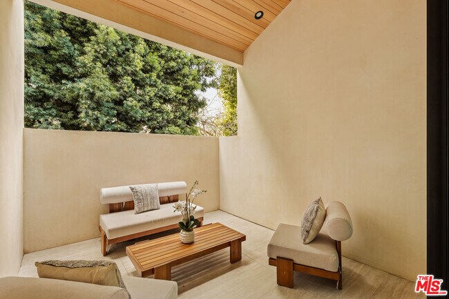 Building Photo - 11937 Addison St