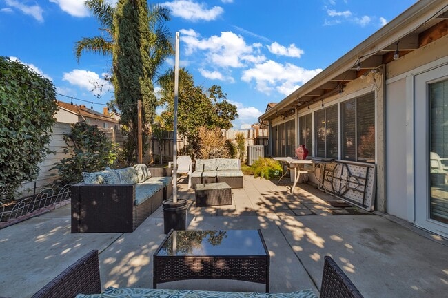 Building Photo - 11322 Oakwood Dr