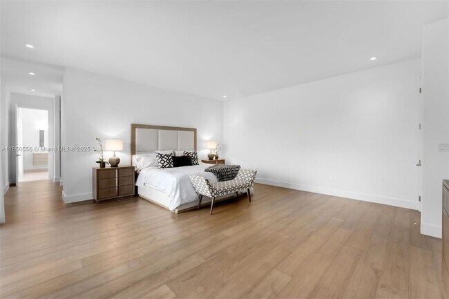 Building Photo - 16703 Botaniko Dr S