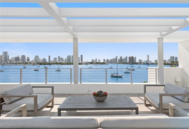 Building Photo - 440 S Hibiscus Dr