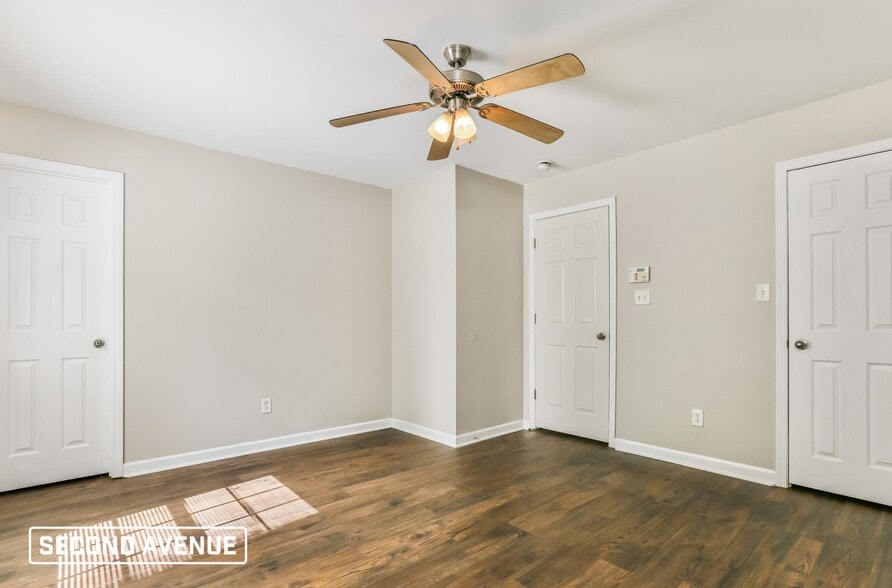 Building Photo - 209 Glenn Oak Dr