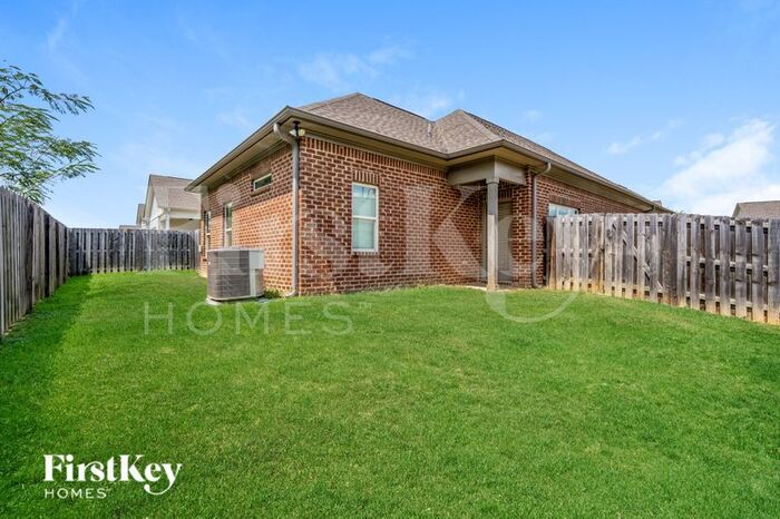 Building Photo - 1360 Woodridge Pl