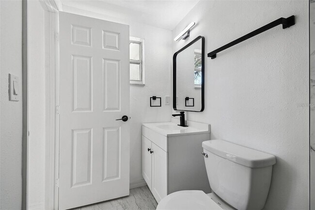Building Photo - 3513 Landale Dr