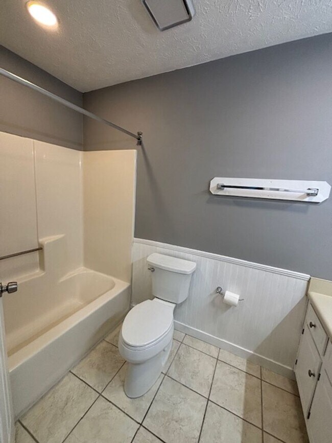 Building Photo - Updated Remodeled Large Open Split-Level Home with Full Finished Basement!