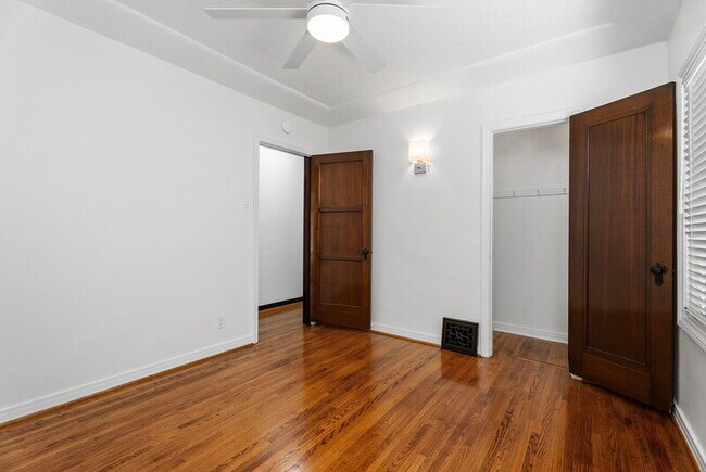 Building Photo - 76 Roycroft Ave