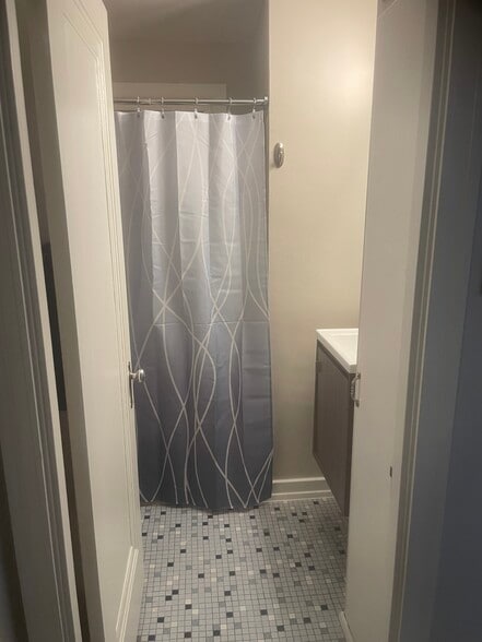 Bathroom - 1824 N 21st St