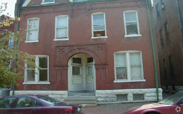 Building Photo - 2409 Menard St