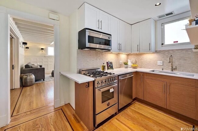 Building Photo - 2096 Pine St