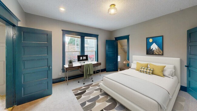 Building Photo - 6307-6321 Roosevelt Way NE