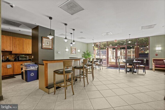 Building Photo - 1220 N Fillmore St