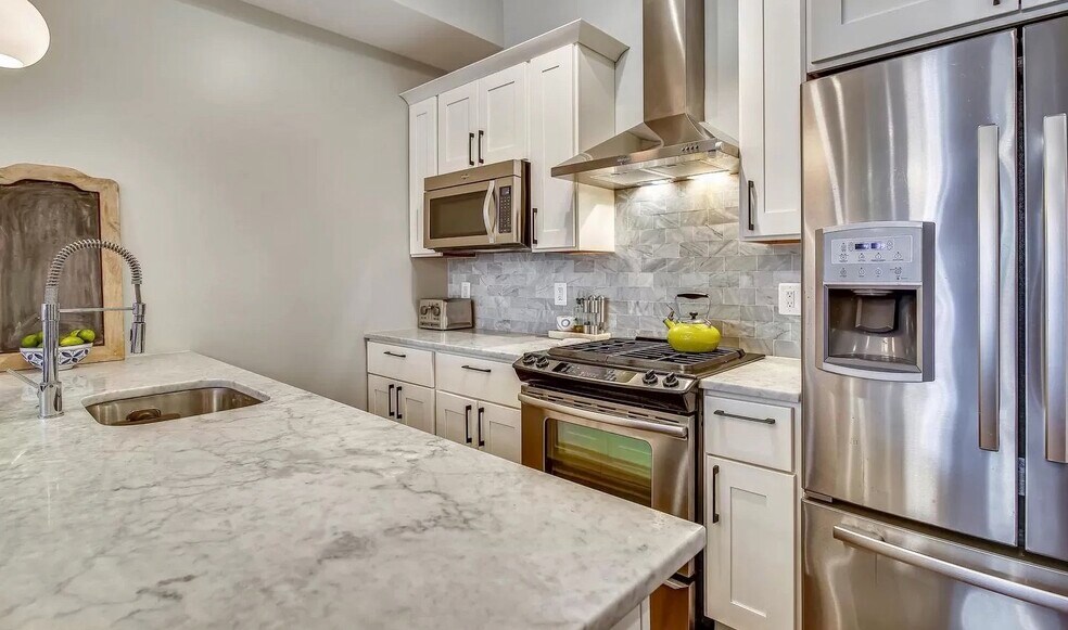 Kitchen - 730 Girard St NW