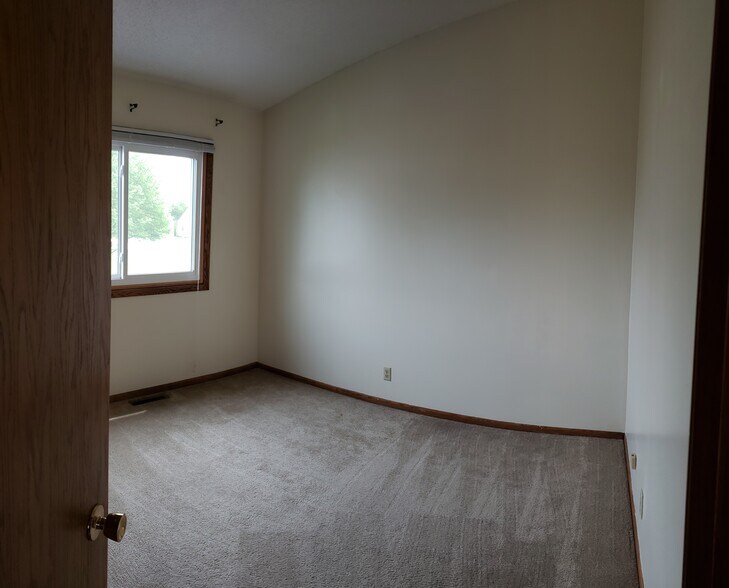 bedroom - 8705 Glasgow Ln