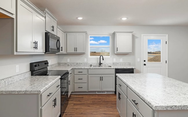Building Photo - Beautiful 3 Bedroom Home with a fully fenc...