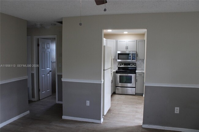 Building Photo - 2740 SW 46th St