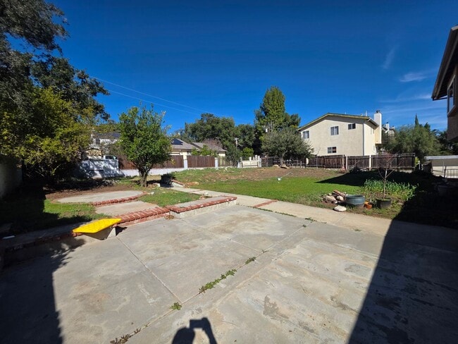 Building Photo - 3 Bedroom Home for Rent with RV Parking, Rock Views & Large Lot