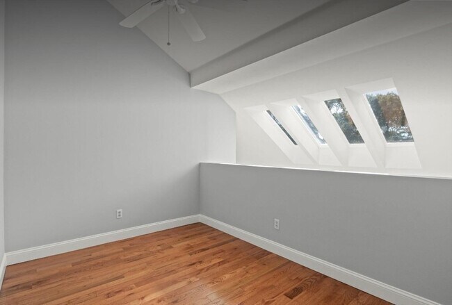 Building Photo - 45 Harbor Hill Dr