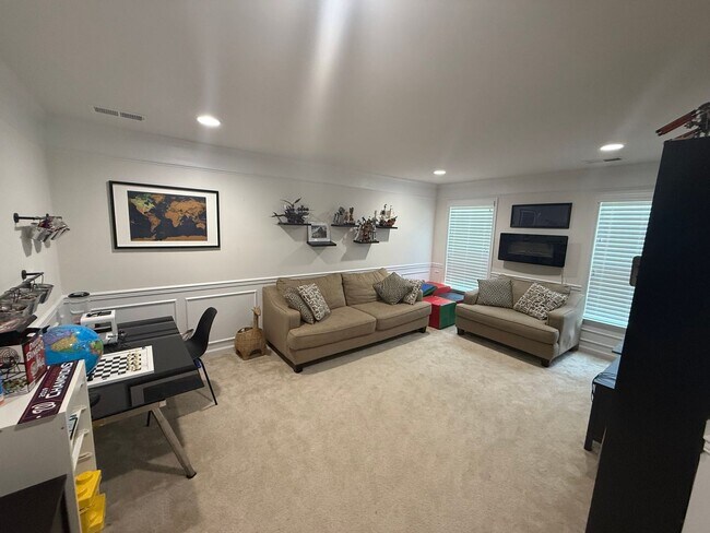 Building Photo - Amazing 6 Bed 5 Bath Single Family Home Wi...