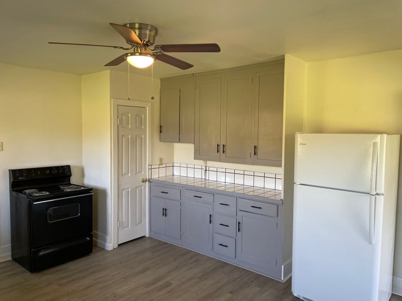 Building Photo - 112 Live Oak Knolls