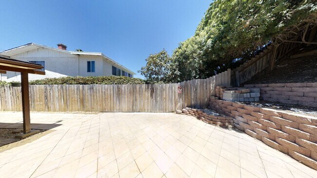 Building Photo - 4BD/2BA on Tipton!