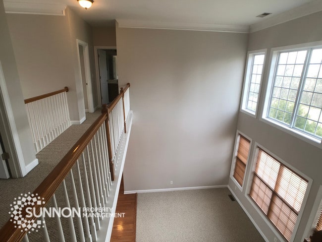 Building Photo - Gorgeous 4 BR 3 BA + Bonus in Winding Walk