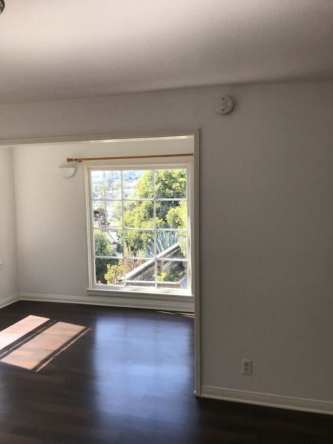 Giant picture window with great views in sleeping alcove - 2966 Hyperion Ave