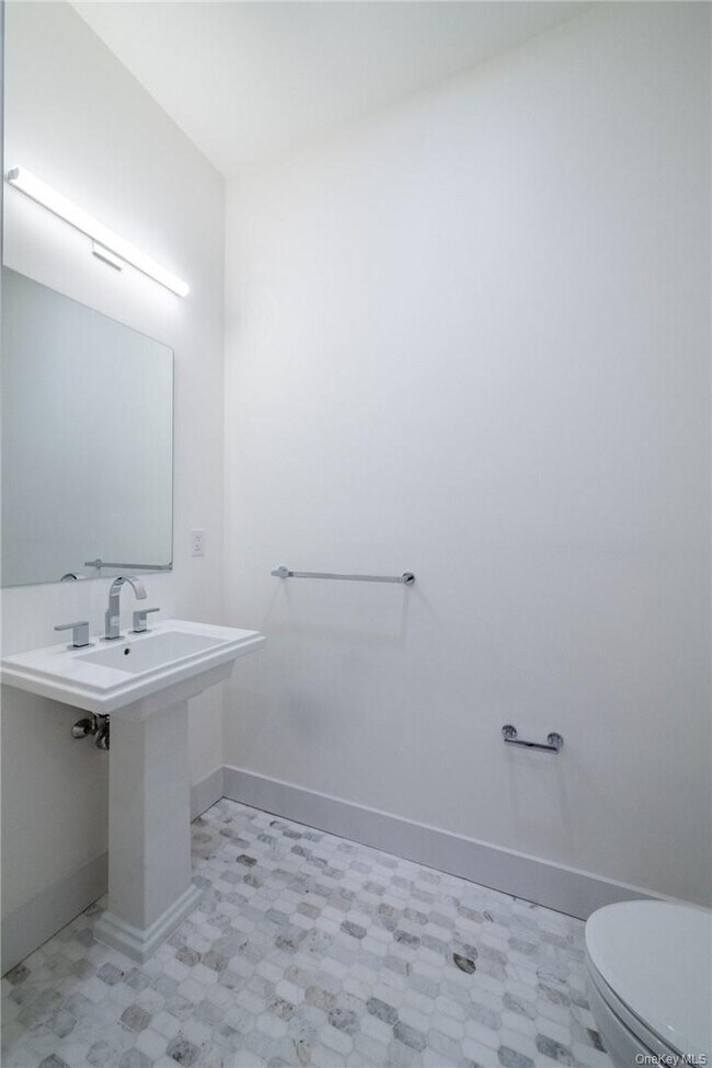 Building Photo - 110 Chatsworth Ave