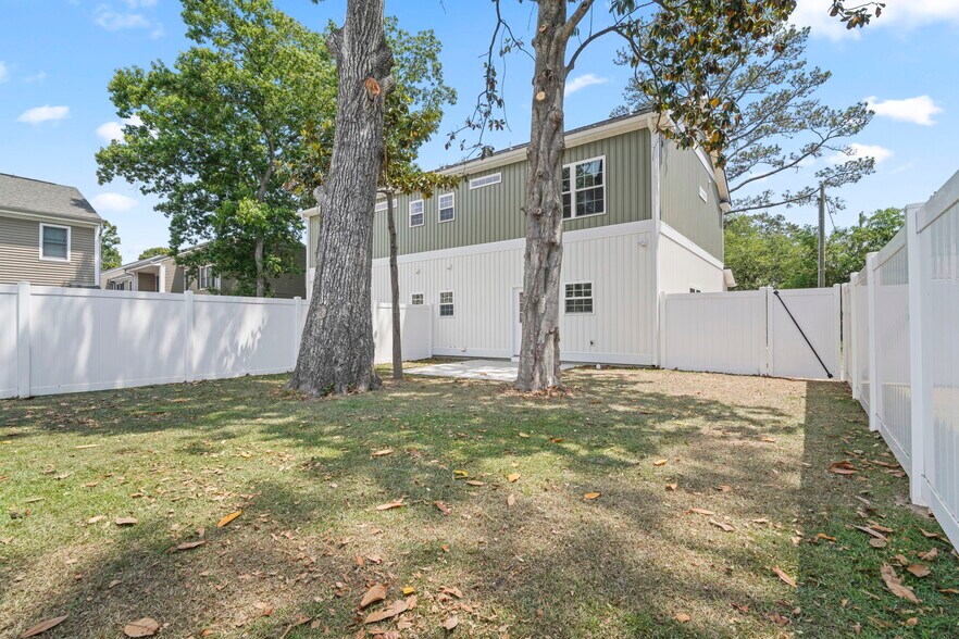 Building Photo - 6703 Bryant St