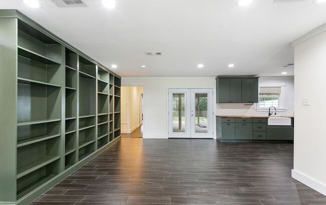 Building Photo - 11542 Brunswick Ave