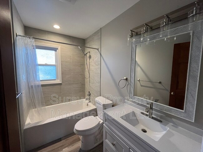 Building Photo - 513 Glenmere Ave