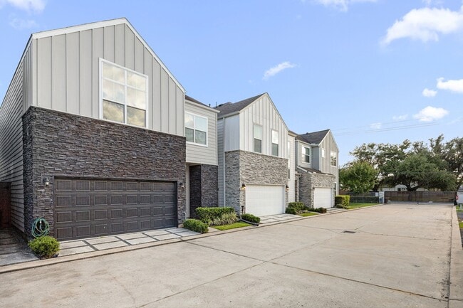 Building Photo - 8817 Hollister Pine Ct