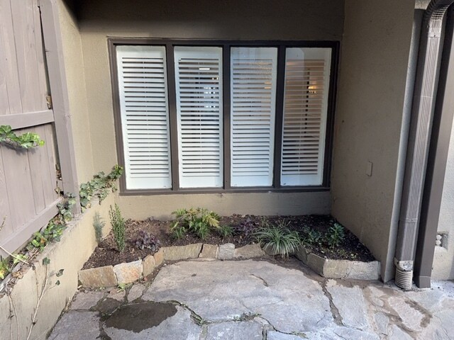 Slate courtyard off living - 25 Ivy Sq NE