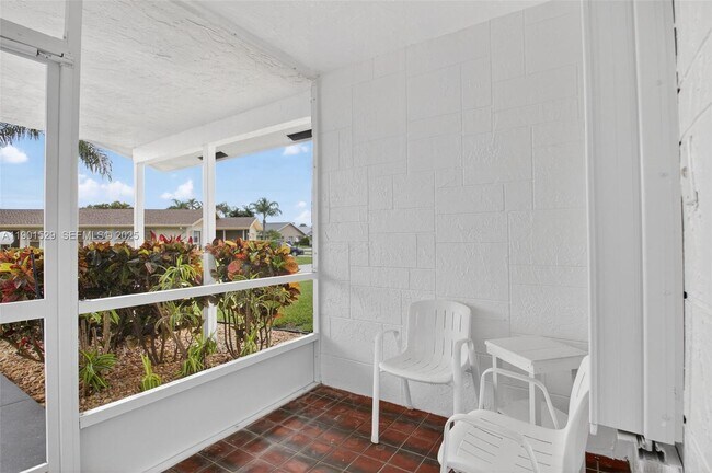 Building Photo - 3810 Rowena Cir