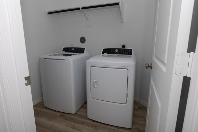 Building Photo - 5330 Sleepy Fox Ln