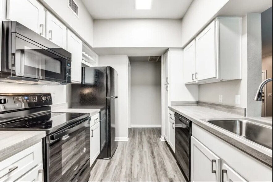 COMPASS AT WINDMILL LAKES 9757 Windwater Dr Houston TX 77075