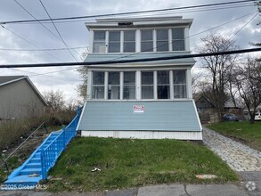 Building Photo - 609 Crane St