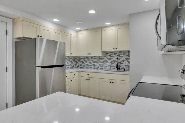 Building Photo - 5182