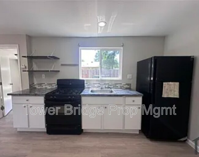 Building Photo - 4042 1/2 43rd Street